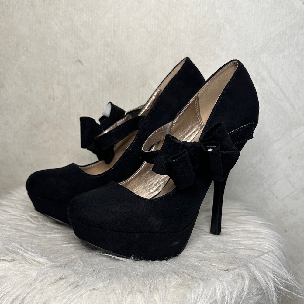 Qupid Black Heels with Bow Accent